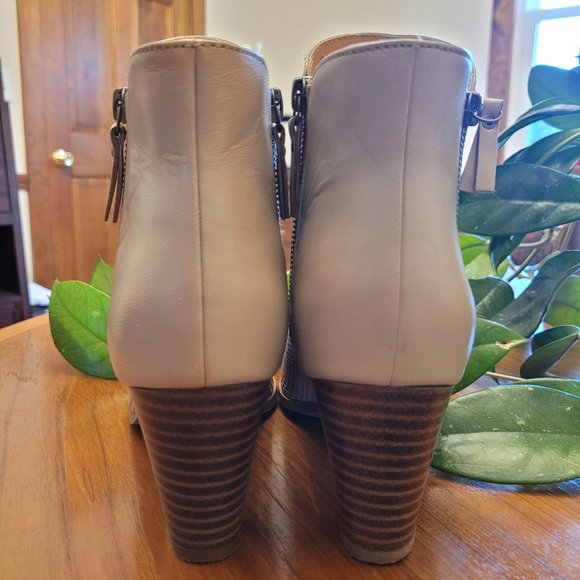 NWT Beige 8.5M Mia Riya Taupe Leather Booties - Picture 2 of 7